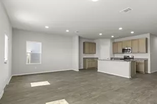 303 Fawn Hill Ln, Sealy, TX 77474 - Photo 5