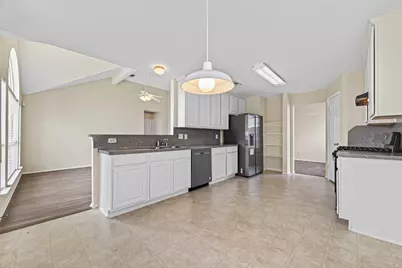 2111 Laurel Arbor Drive, Houston, TX 77014 - Photo 9
