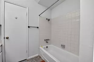 15920 Seahorse Dr, Houston, TX 77062 - Photo 29