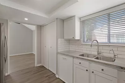 9114 Southbluff Boulevard, Houston, TX 77089 - Photo 13