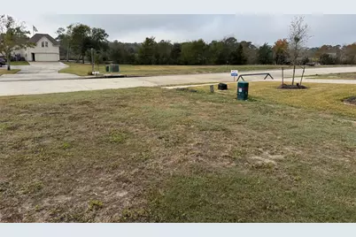 5325 W Bayou Maison Circle, Dickinson, TX 77539 - Photo 5