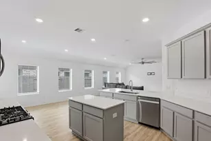 9814 Kingston Liberty Ln, Baytown, TX 77521 - Photo 15