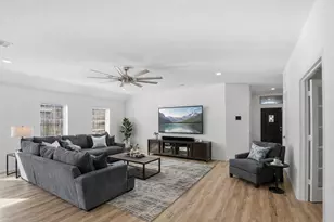 9814 Kingston Liberty Ln, Baytown, TX 77521 - Photo 7