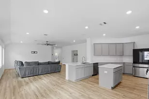 9814 Kingston Liberty Ln, Baytown, TX 77521 - Photo 17