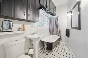 1607 Avenue L, Galveston, TX 77550 - Photo 9