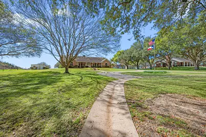 423 Jane Street, East Bernard, TX 77435 - Photo 5