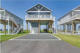 1049 Sunset Circle W, Crystal Beach, TX 77650 - Photo 1