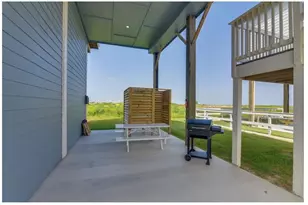 1049 Sunset Circle W, Crystal Beach, TX 77650 - Photo 23
