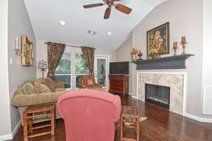 109 Avonlea Dr, The Woodlands, TX 77382 - Photo 9