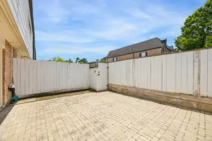 399 N Post Oak Ln, Houston, TX 77024 - Photo 5