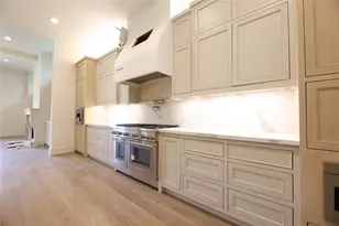 752 W 43rd St, Houston, TX 77018 - Photo 21