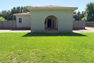 3230 W Meadow Ln, Dickinson, TX 77539 - Photo 5