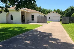 3230 W Meadow Ln, Dickinson, TX 77539 - Photo 1