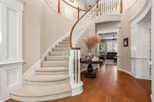 131 E Beckonvale Cir, The Woodlands, TX 77382 - Photo 9