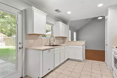 6 Thicket Grove Place, The Woodlands, TX 77385 - Photo 13