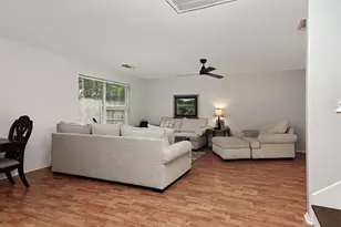 127 Hockenberry Ct, The Woodlands, TX 77385 - Photo 9