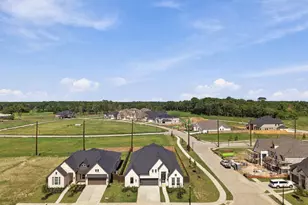 12202 Denham Dr, Mont Belvieu, TX 77523 - Photo 5