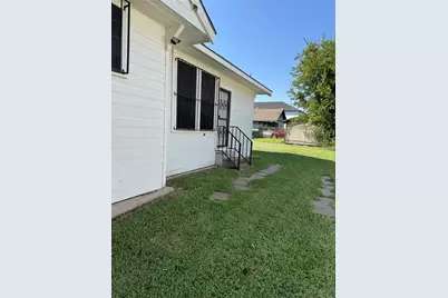 1603 Campbell Street, Houston, TX 77009 - Photo 9