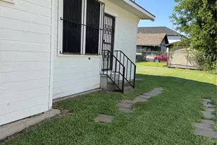 1603 Campbell St, Houston, TX 77009 - Photo 9
