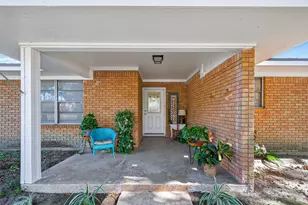 212 Lindsey Ave, Bay City, TX 77414 - Photo 3