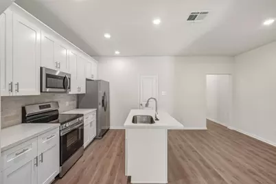 706 W Dallas, Conroe, TX 77301 - Photo 11