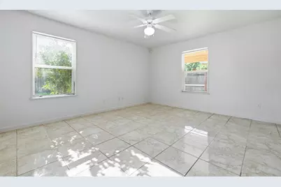 8526 Vista Oaks Manor, Houston, TX 77028 - Photo 11