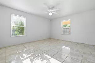 8526 Vista Oaks Manor, Houston, TX 77028 - Photo 11