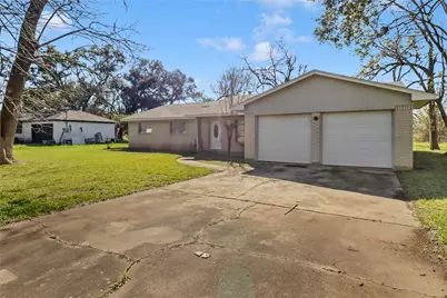 238 Sleepy Hollow Drive, Lake Jackson, TX 77566 - Photo 3