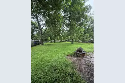 1106 E 2nd Street, Sweeny, TX 77480 - Photo 11