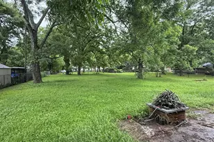 1106 E 2nd St, Sweeny, TX 77480 - Photo 11