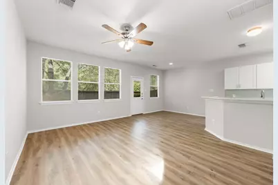 211 N Burberry Park Circle, The Woodlands, TX 77382 - Photo 17
