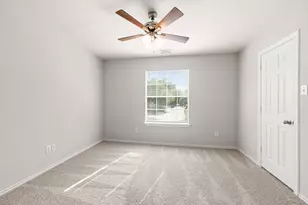 211 N Burberry Park Cir, The Woodlands, TX 77382 - Photo 25
