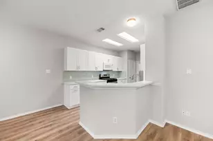 211 N Burberry Park Cir, The Woodlands, TX 77382 - Photo 7