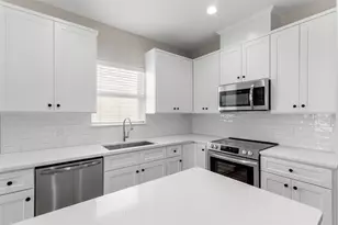 3152 B N Cleveland St, Dayton, TX 77535 - Photo 3