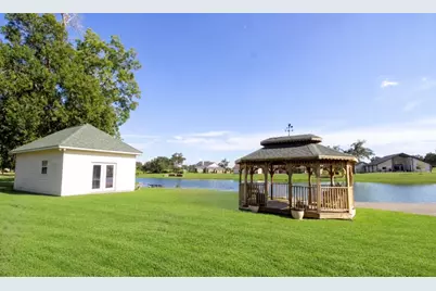 305 Brassie Drive, Hempstead, TX 77445 - Photo 5