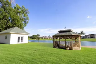 305 Brassie Dr, Hempstead, TX 77445 - Photo 5