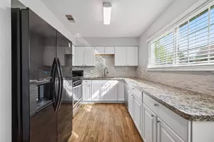 10738 Highland Woods Dr, Sugar Land, TX 77498 - Photo 17