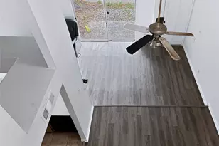 7083 Greenway Chase St, Houston, TX 77072 - Photo 9