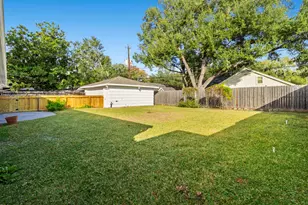 9610 Meadowglen Ln, Houston, TX 77063 - Photo 37