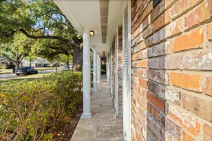 9610 Meadowglen Ln, Houston, TX 77063 - Photo 39