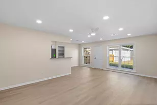 9610 Meadowglen Ln, Houston, TX 77063 - Photo 5