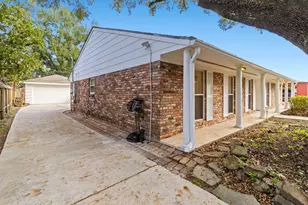 9610 Meadowglen Ln, Houston, TX 77063 - Photo 41