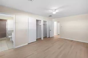 9610 Meadowglen Ln, Houston, TX 77063 - Photo 23