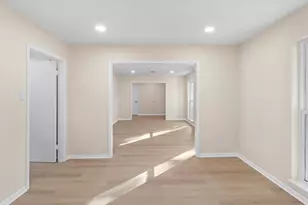 9610 Meadowglen Ln, Houston, TX 77063 - Photo 13