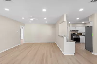 9610 Meadowglen Lane, Houston, TX 77063 - Photo 3