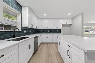 6026 Ridgeway Dr, Houston, TX 77033 - Photo 9