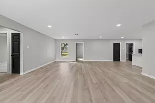 6026 Ridgeway Dr, Houston, TX 77033 - Photo 7