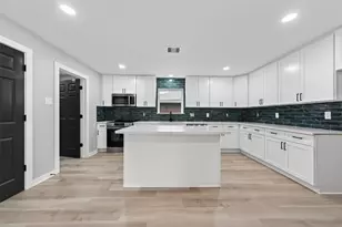 6026 Ridgeway Dr, Houston, TX 77033 - Photo 3