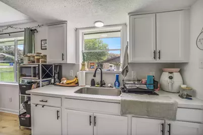 221 N Baron Street, Bellville, TX 77418 - Photo 11