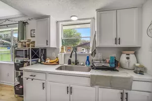 221 N Baron St, Bellville, TX 77418 - Photo 11